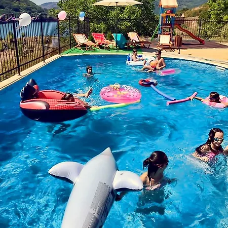 בית הארחה Eco House Kitana