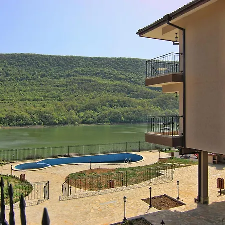 Eco House Kitana בית הארחה 3*