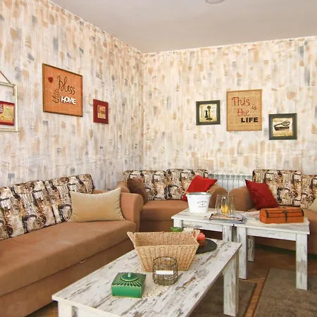 בית הארחה Eco House Kitana