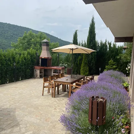 בית הארחה Eco House Kitana