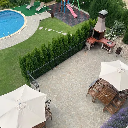 בית הארחה Eco House Kitana 3*