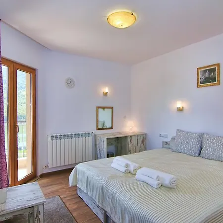 בית הארחה Eco House Kitana