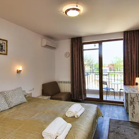 בית הארחה Eco House Kitana 3*