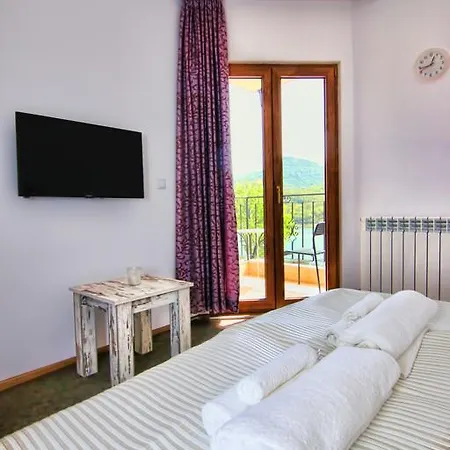 Eco House Kitana אספרוחובו