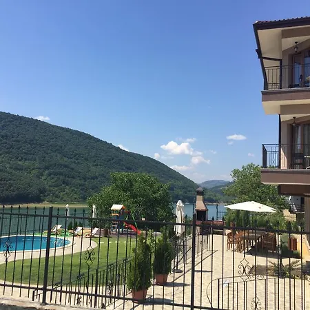 בית הארחה Eco House Kitana 3*