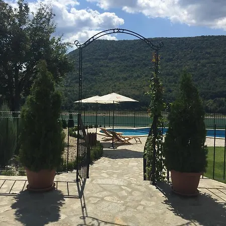 Eco House Kitana 3* אספרוחובו