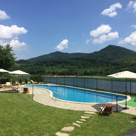 Eco House Kitana בית הארחה אספרוחובו